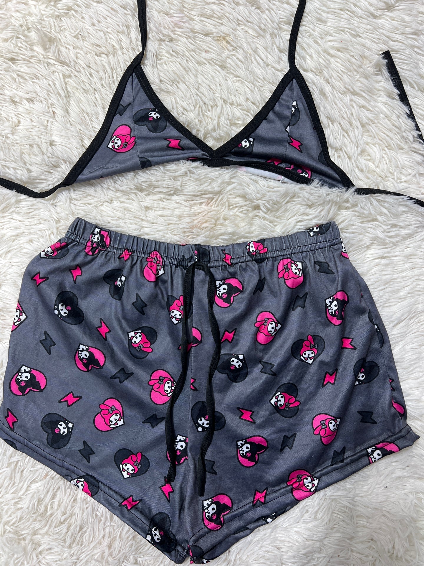 Kuromi y melody gris top con short unitalla de brush