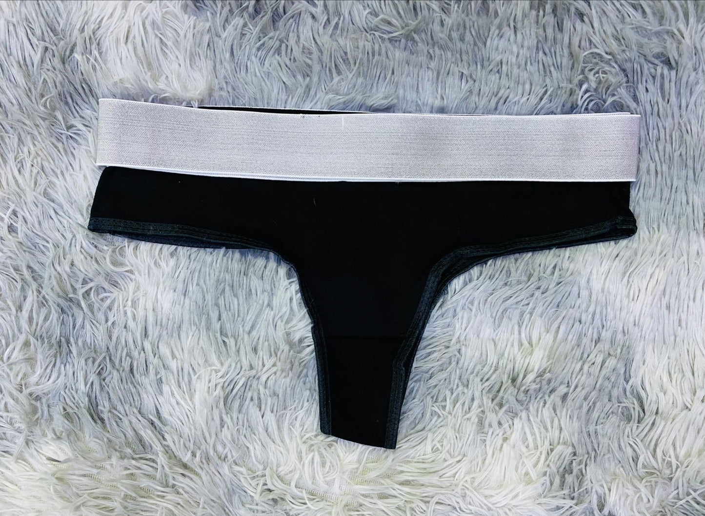 Tanga para dama en colores lisos.