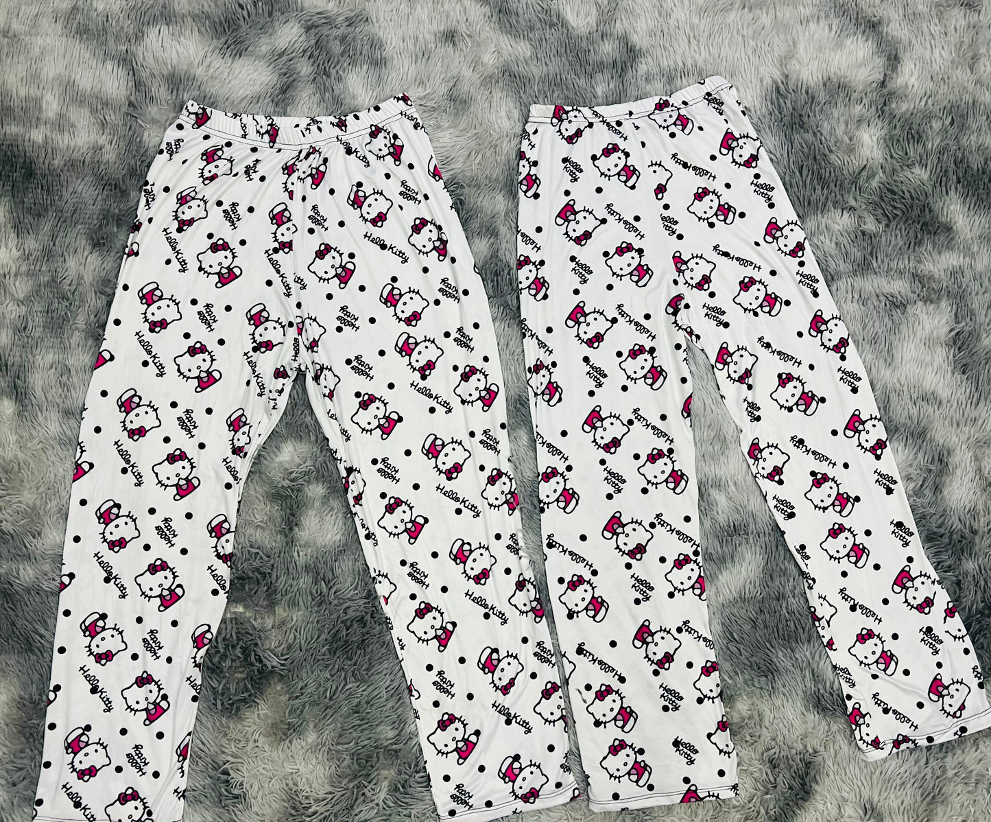 Hello Kitty Sin Color Duo de pijama afelpada.