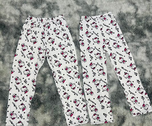 Hello Kitty Sin Color Duo de pijama afelpada.