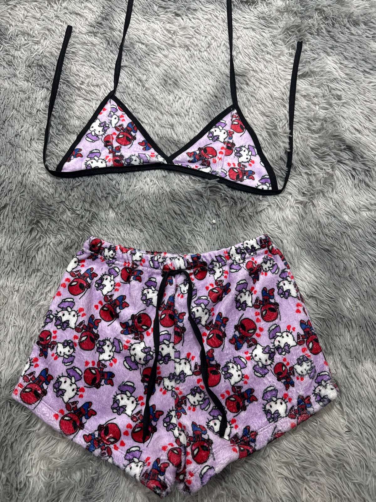 Hello Kitty Spiderman Fondo Morado Top Con Short Unitalla De Afelpado
