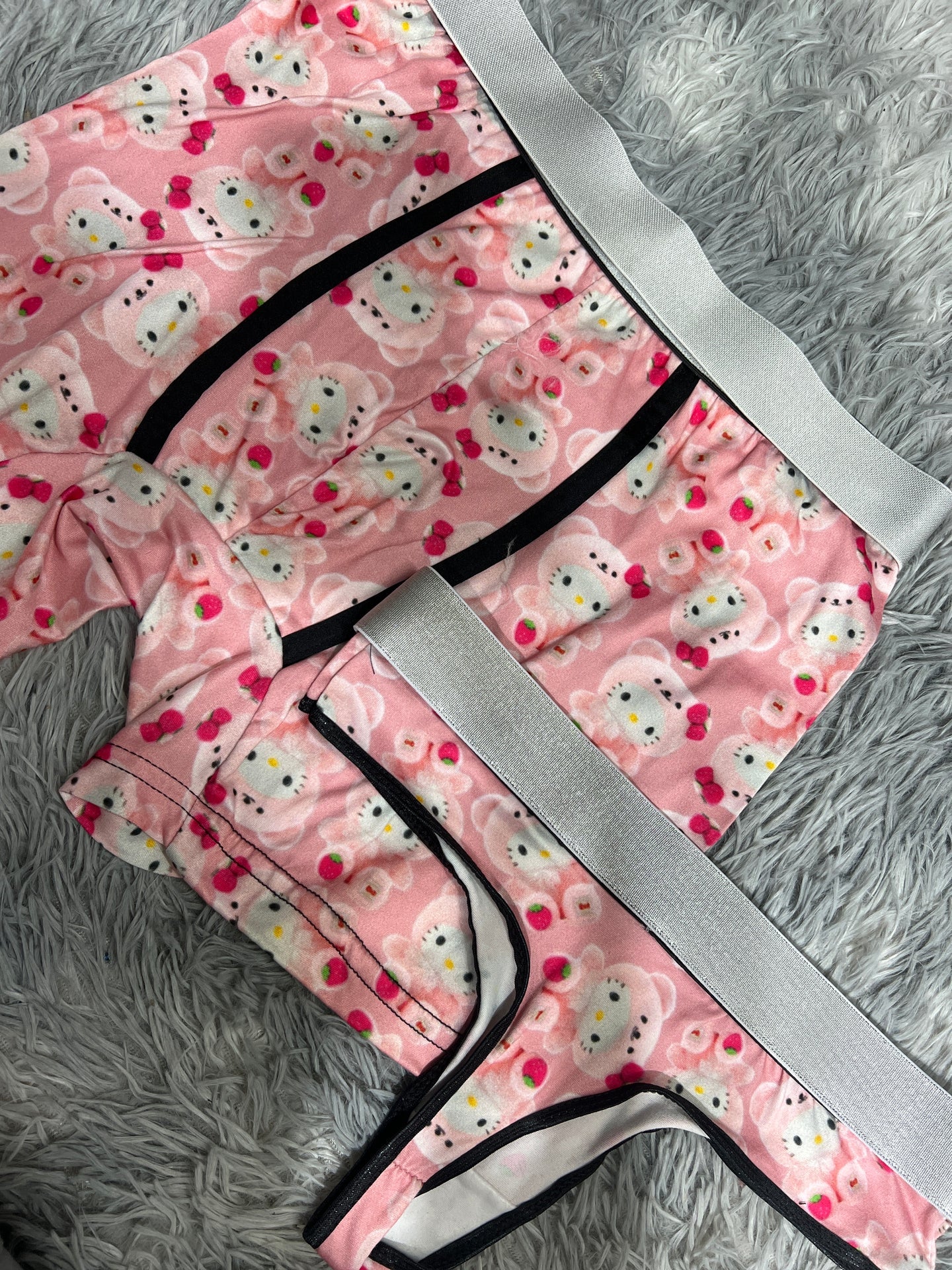 Hello kitty oso dúo con tanga XL