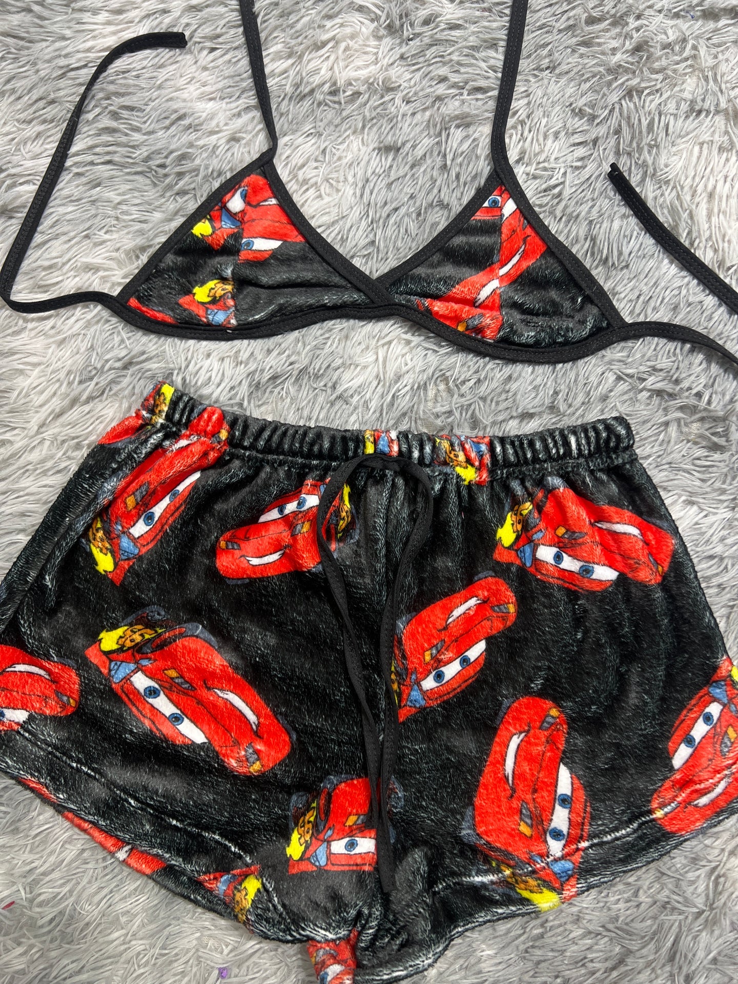 mcqueen rojo fondo negro top con short unitalla de afelpada