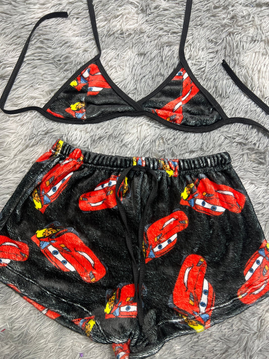 mcqueen rojo fondo negro top con short unitalla de afelpada