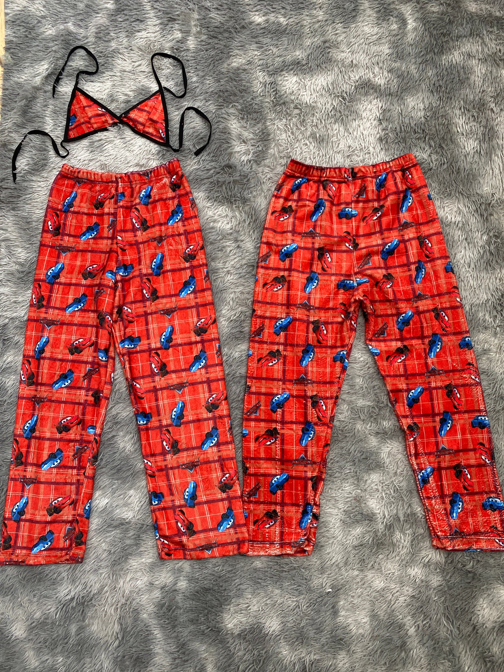 McQueen y Sally fondo de cuadros rojo duo de pijama afelpada - Fundies