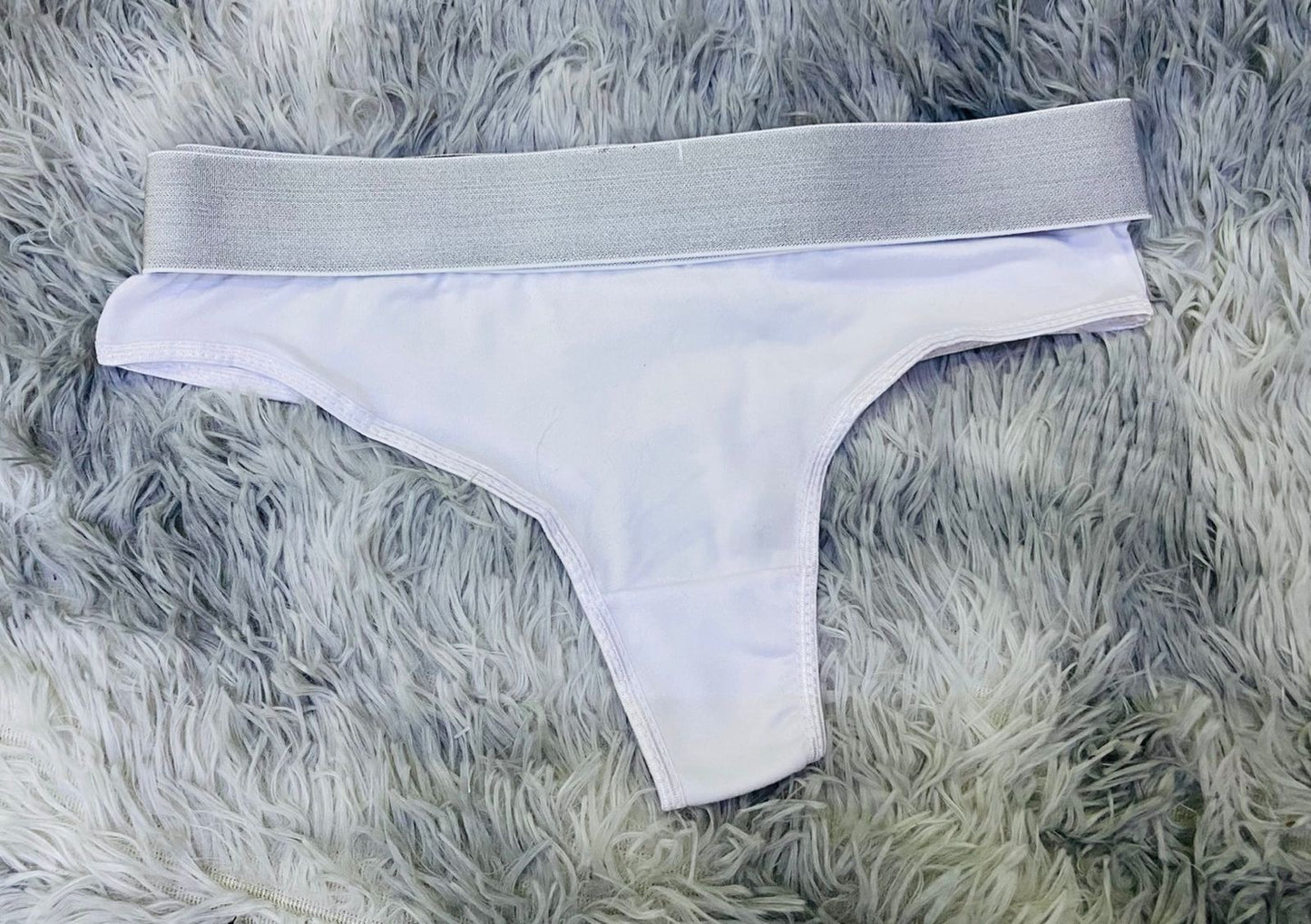 Tanga para dama en colores lisos.