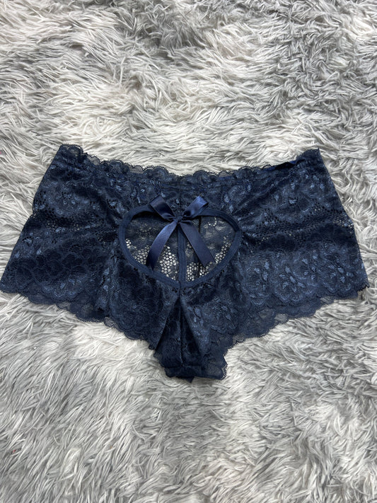 cachetero con corazón atrás azul oscuro