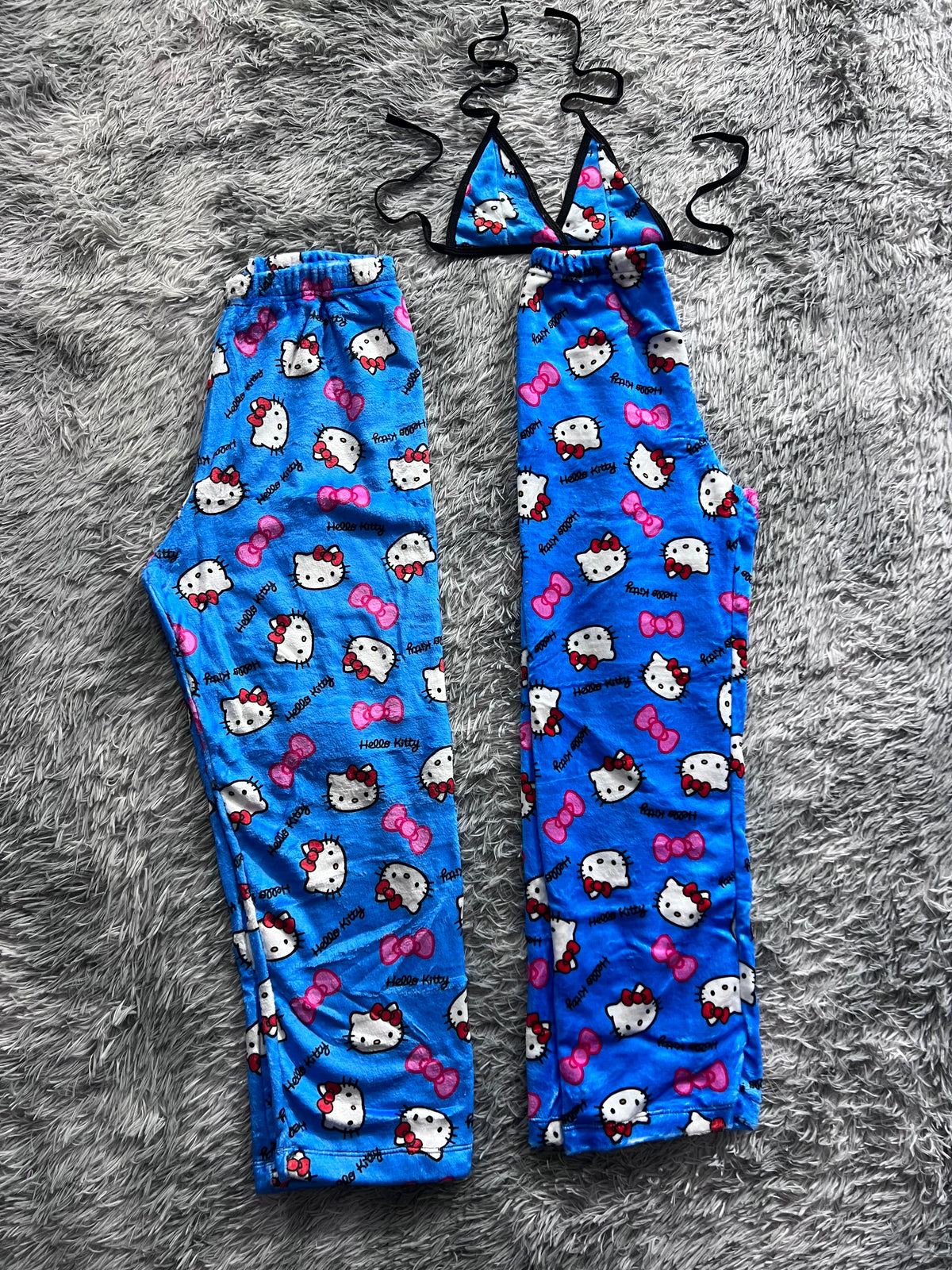 Hello Kitty Moño Fondo Azul Duo De Pijama Afelpada