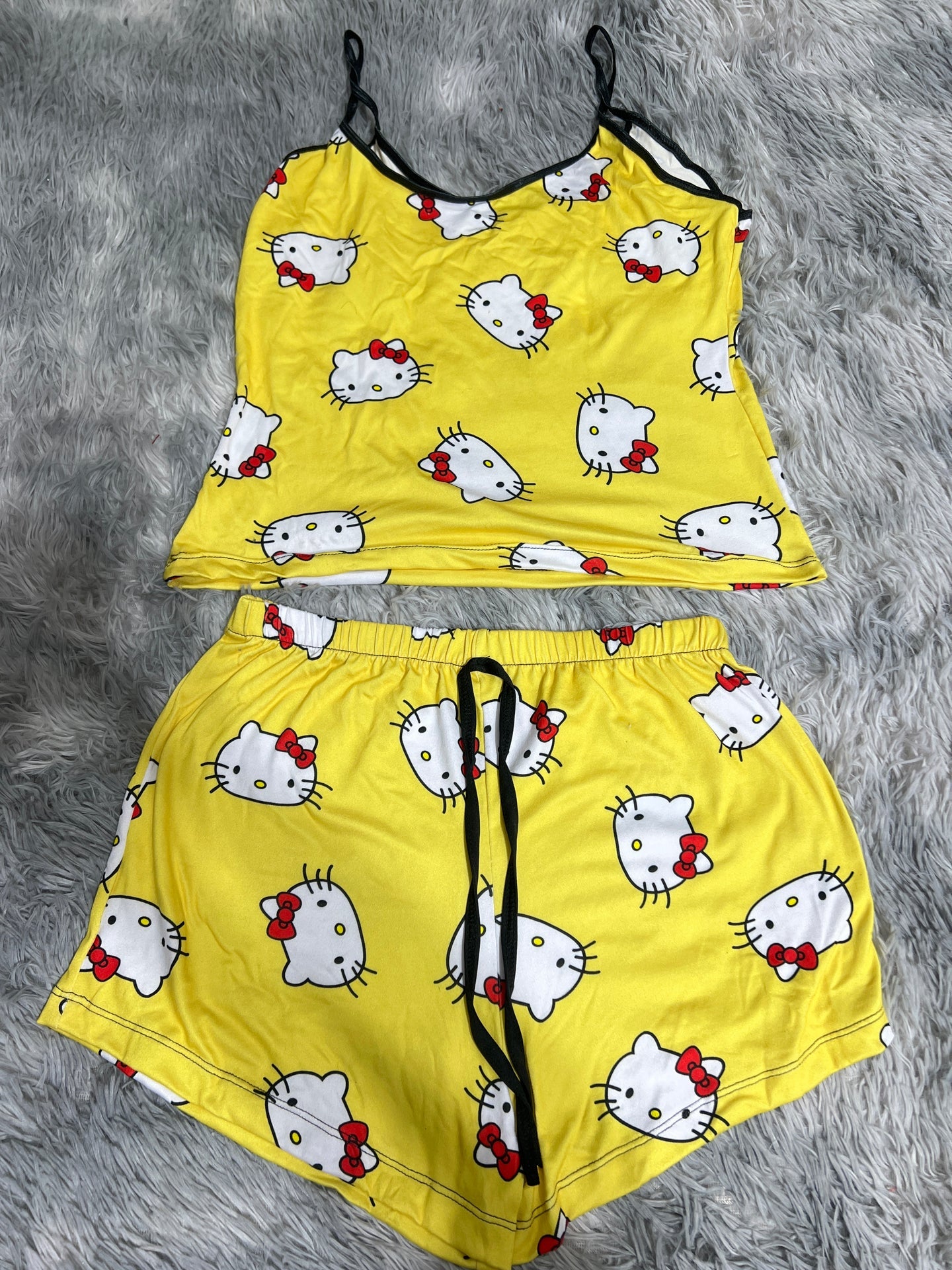 hello kitty amarillo blusa con short