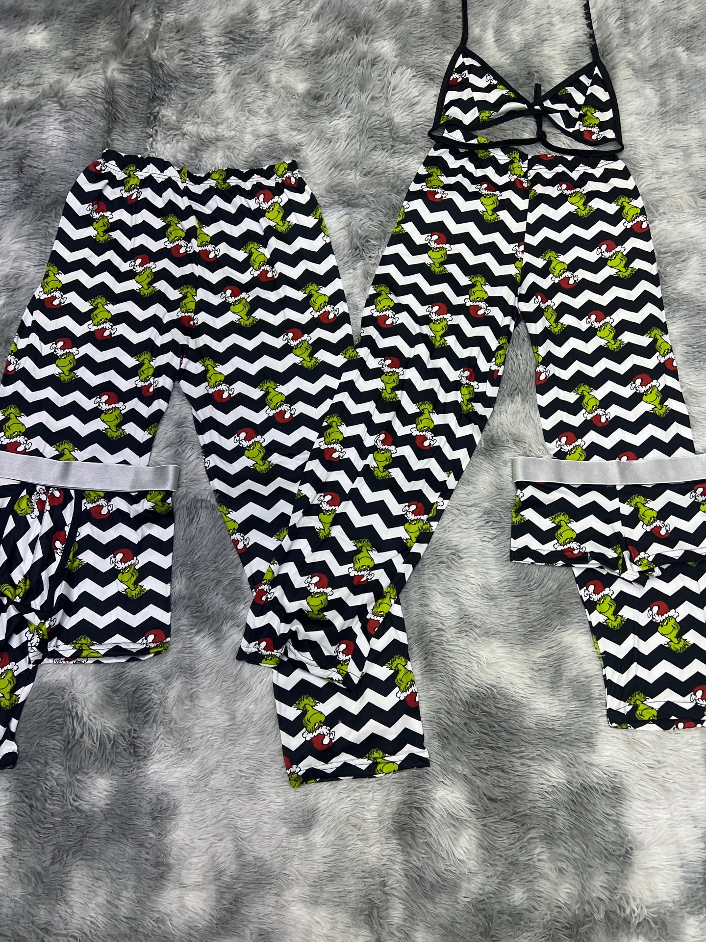 Grinch Stripes 5 Piece Pajama Set 🎄