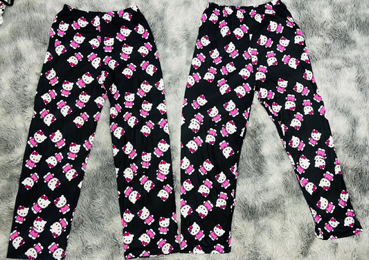 Hello Kitty Peluche Negro Duo de pijama afelpada.