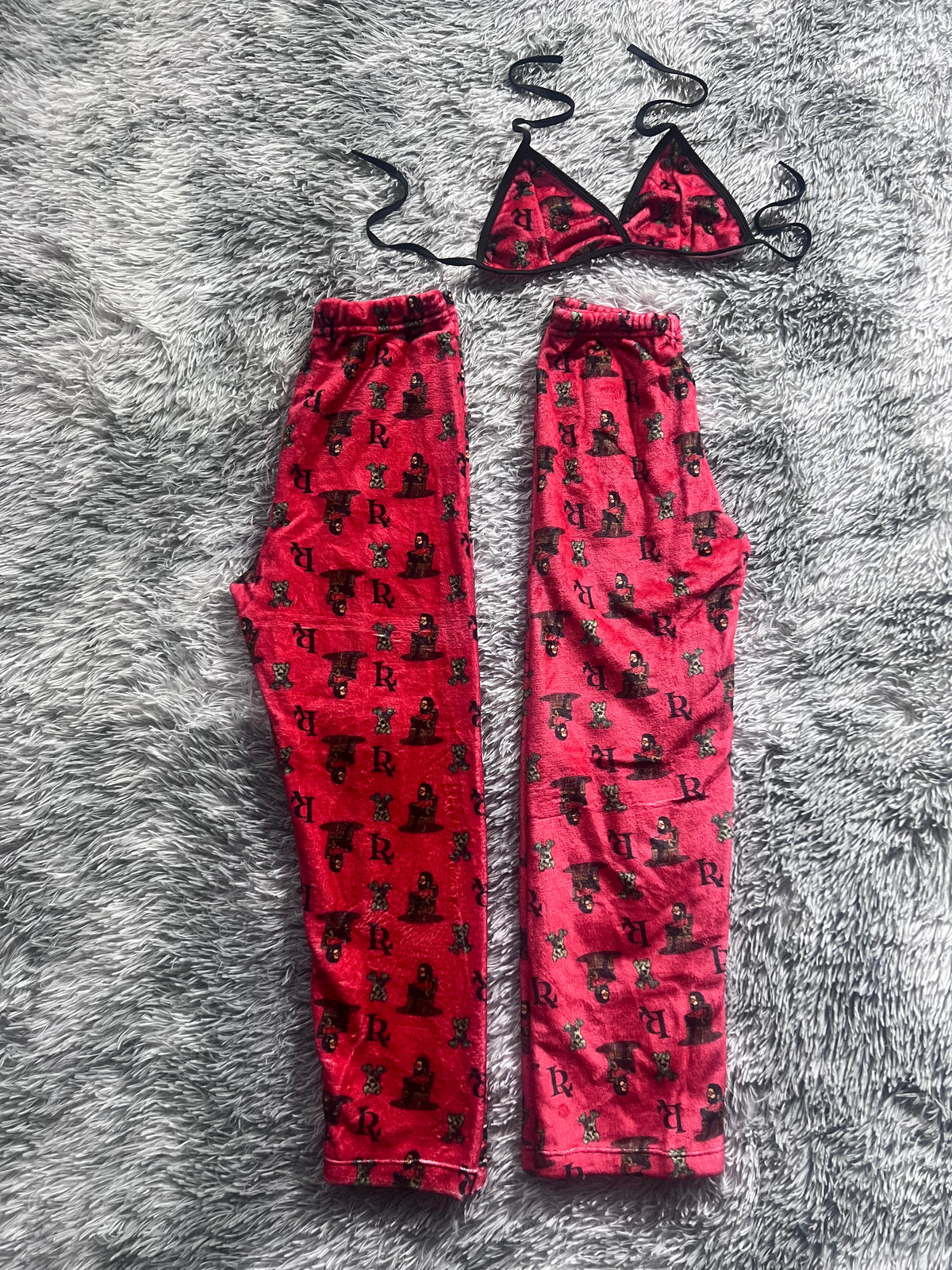 Señor Con Jaguar Fondo Rojo Duo De Pijama Afelpada