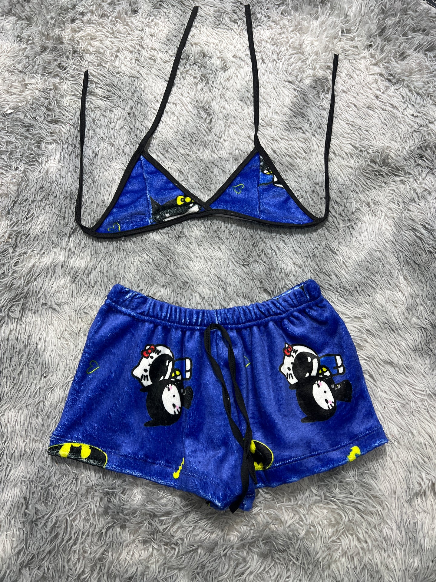 Hello kitty  Batman  fondo azul con short unitalla de afelpad
