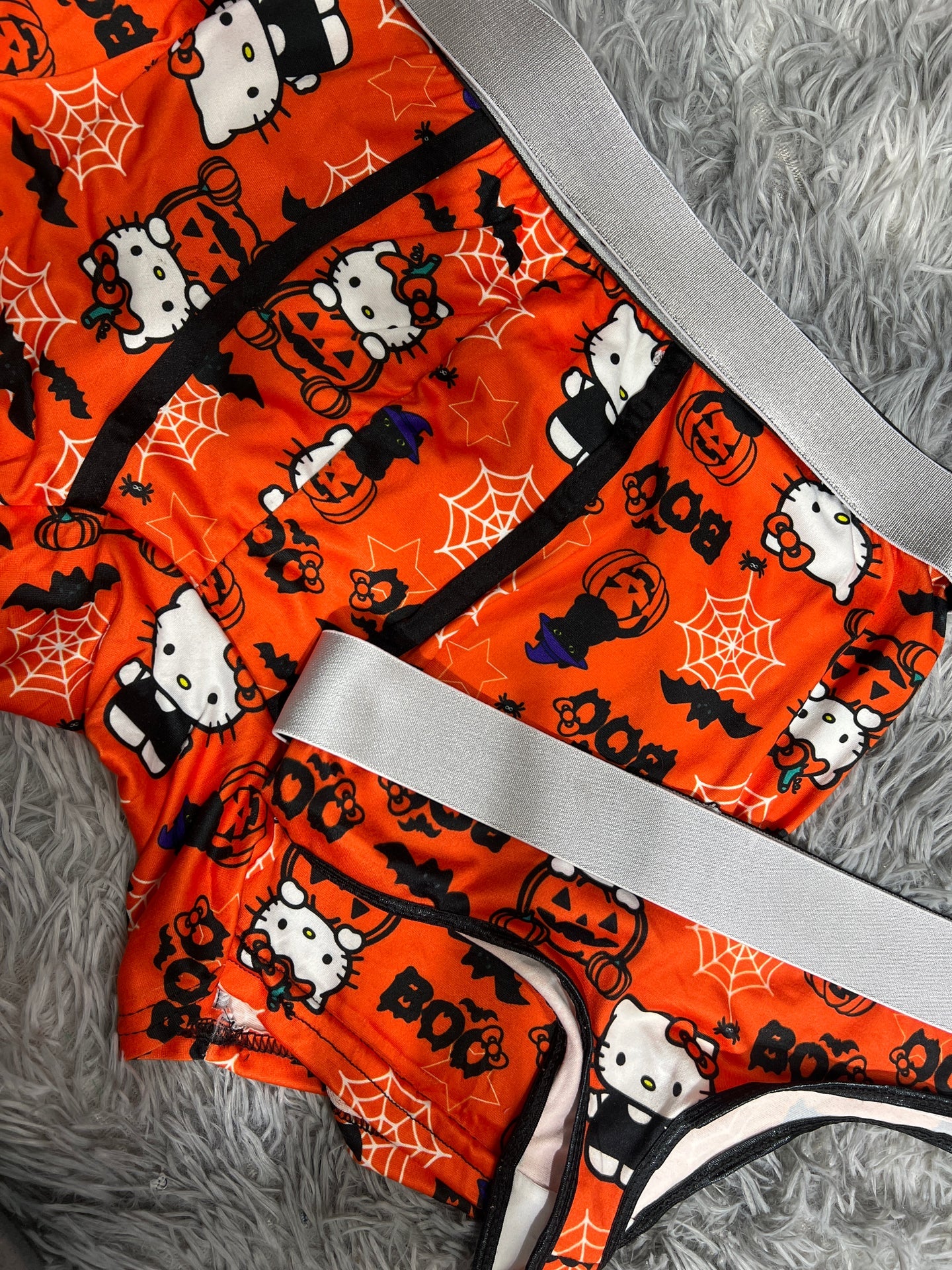 Hello kitty Halloween dúo con tanga XL