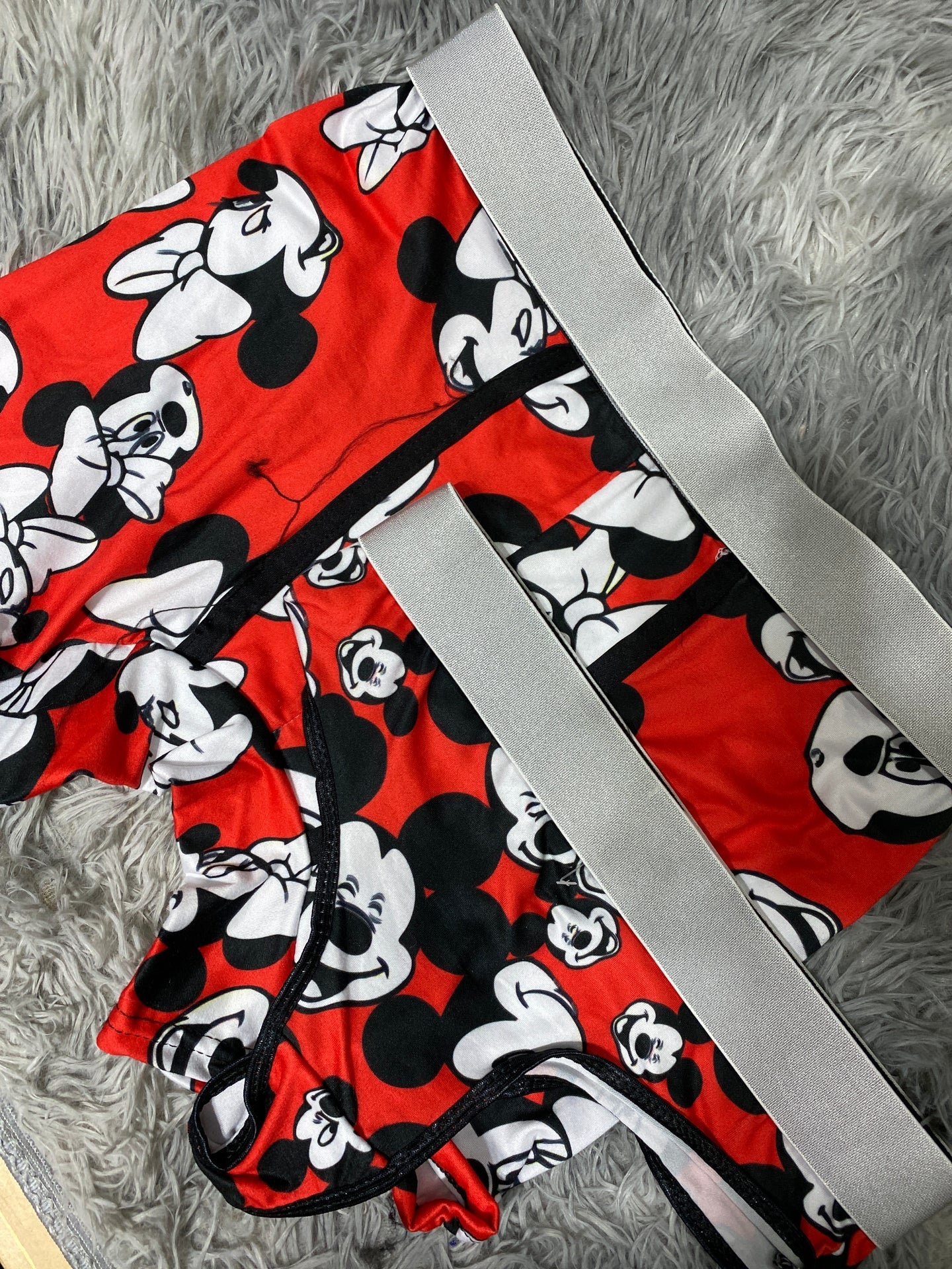 Micky y Minnie fondo rojo xl