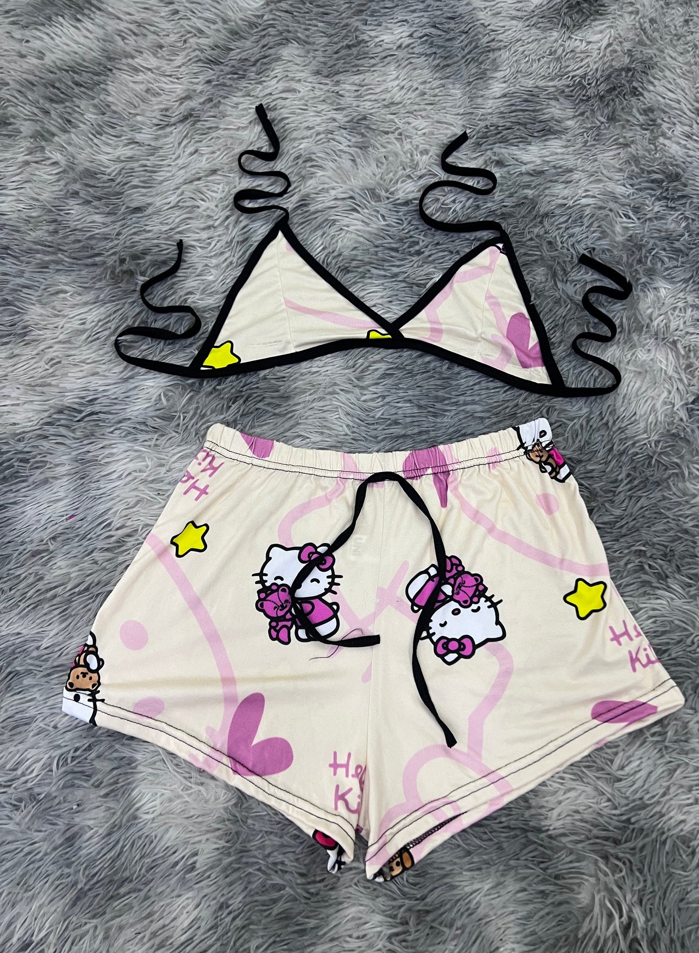 hello kitty fondo beige Top con short unitalla de brush