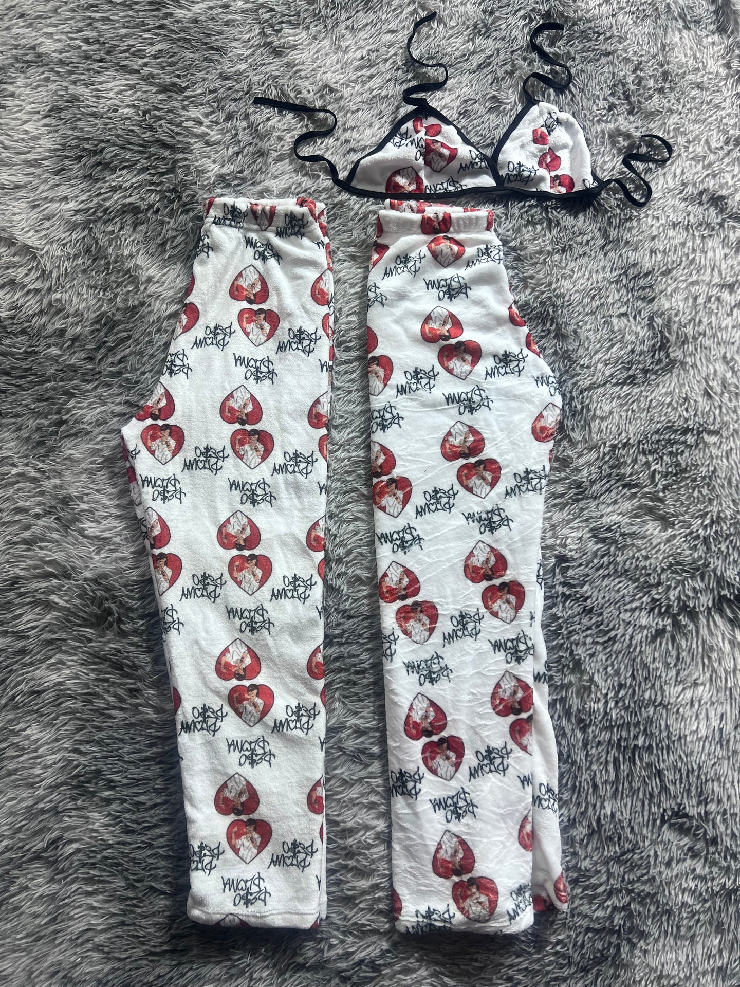 Peso pluma corazón fondo blanco Duo de Pijama Afelpada