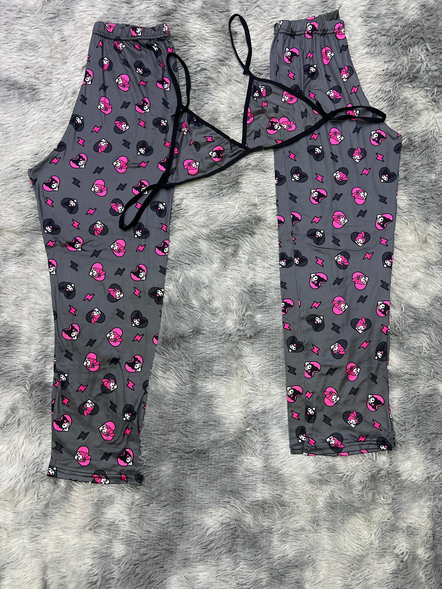 Kitty Kuromi Rosa Duo de pijama afelpada.