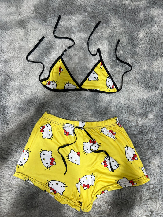 hello kitty amarillo Top con short unitalla de brush