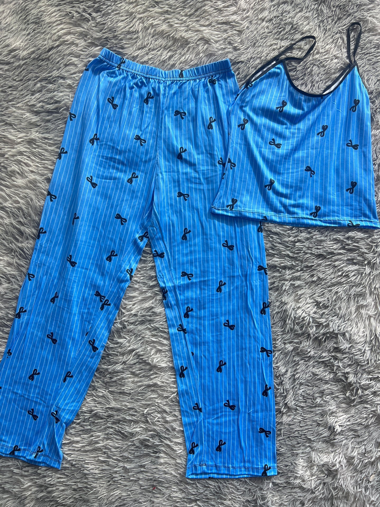 Moños azul blusa con pantalón pijama de dama