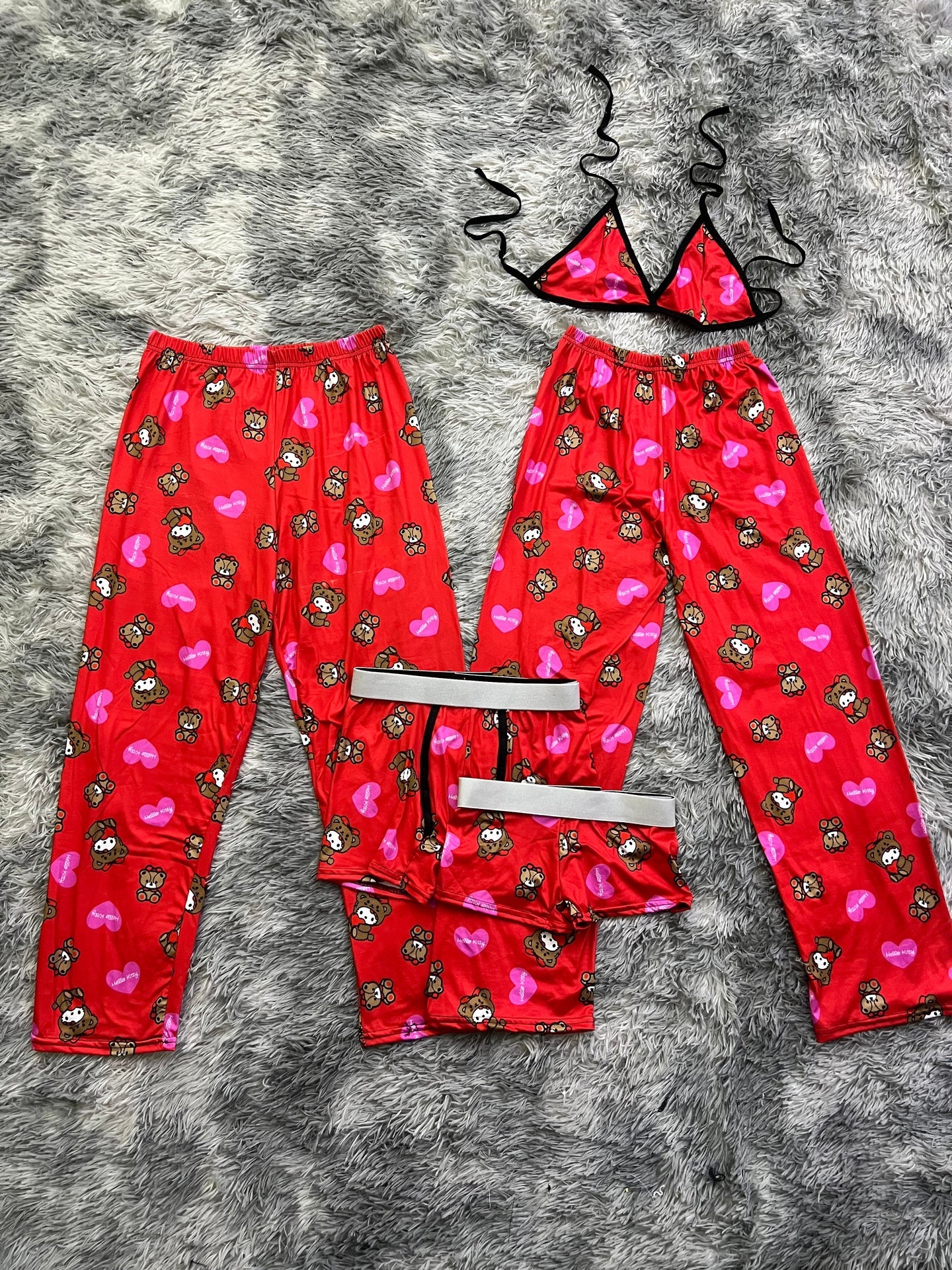 Hello Kitty disfraz de peluche fondo rojo pijama 5 piezas