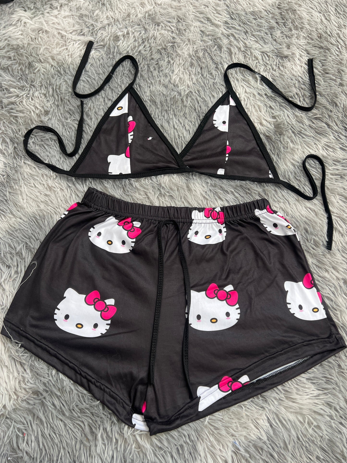 Hello Kitty caras fondo negro top con short unitalla de brush
