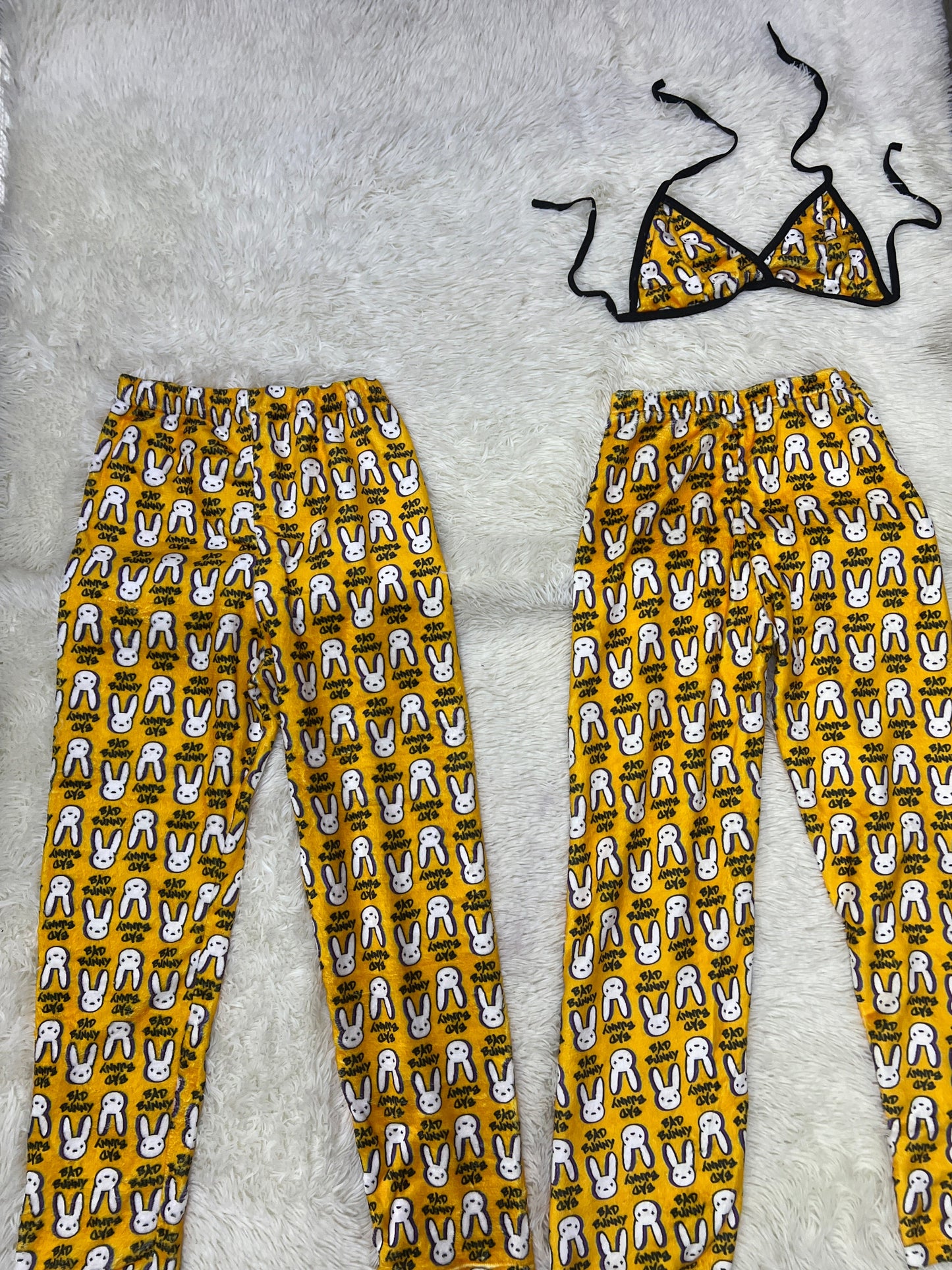 Bad Bunny Sin Color Duo de pijama afelpada.