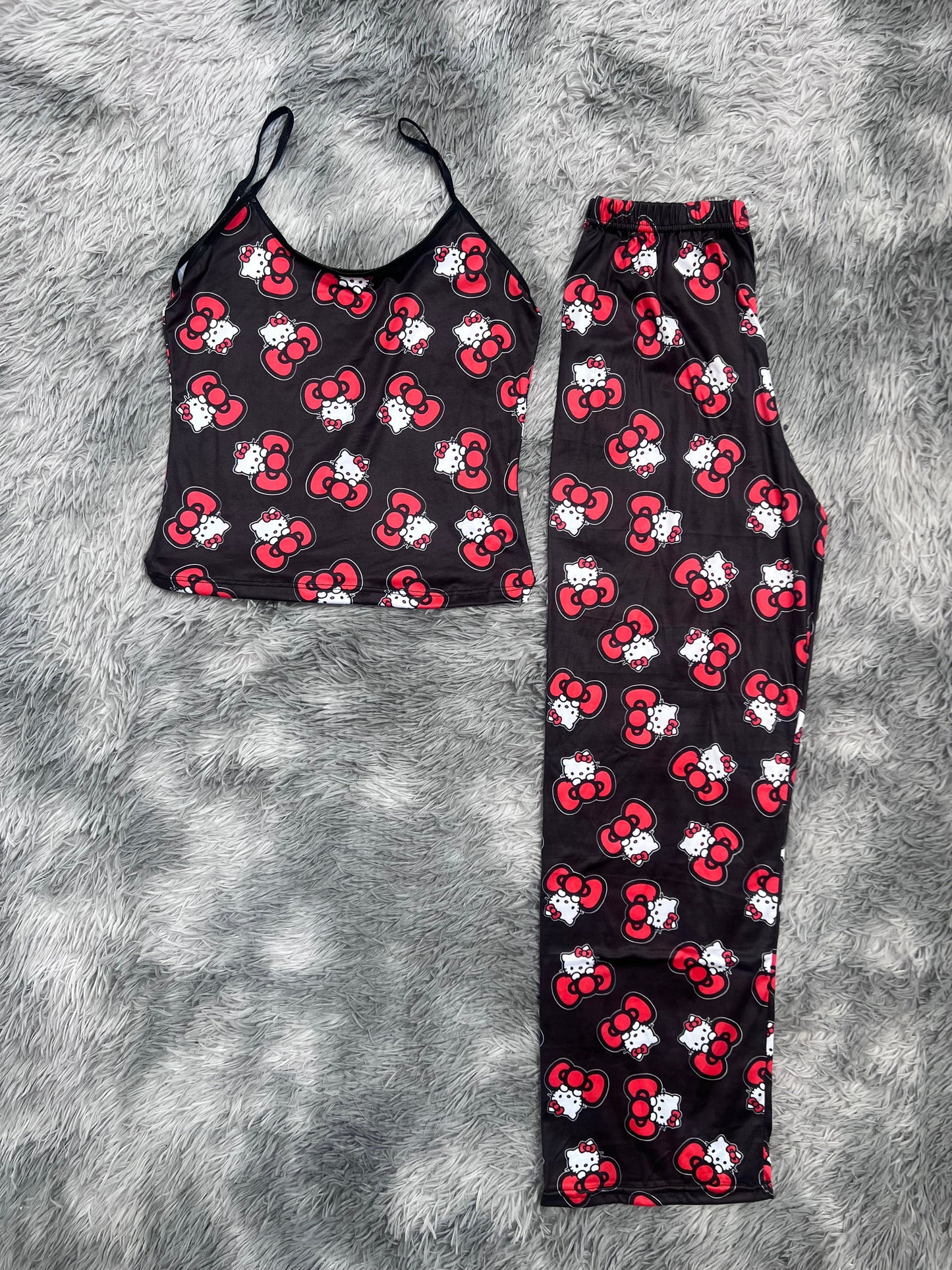 hello kitty moño fondo negro blusa con pantalón pijama de dama