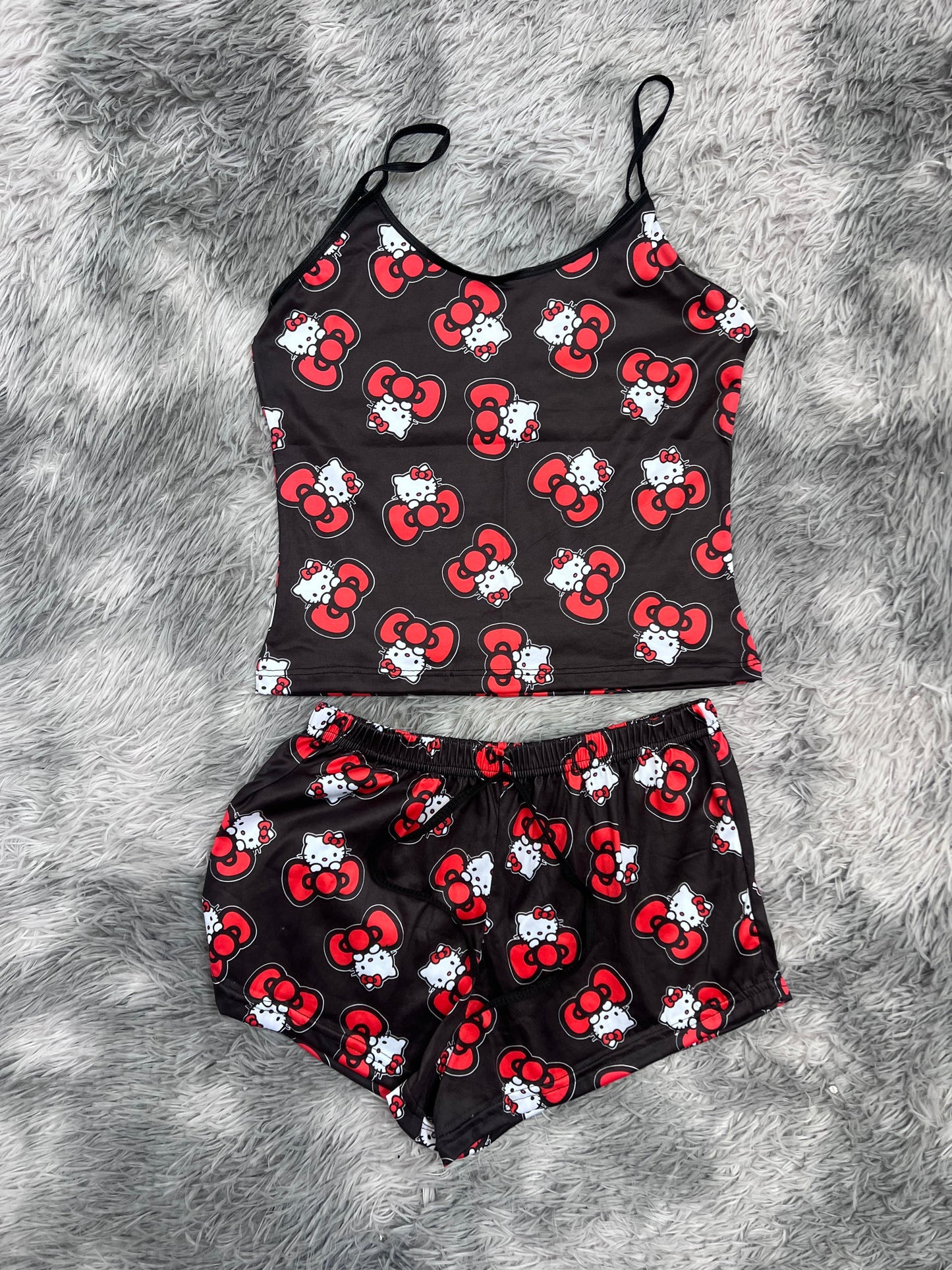 hello kitty moño fondo negro blusa con short