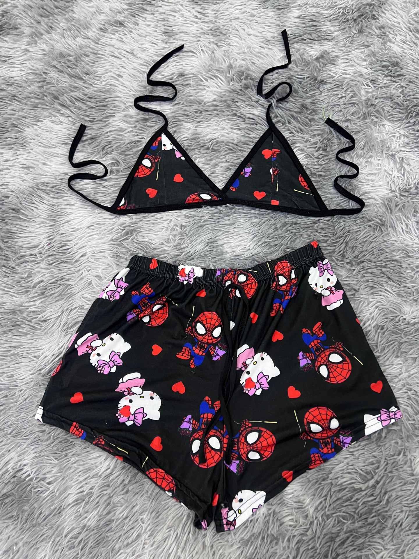 spiderkitty flores fondo negro Top con short unitalla de brush