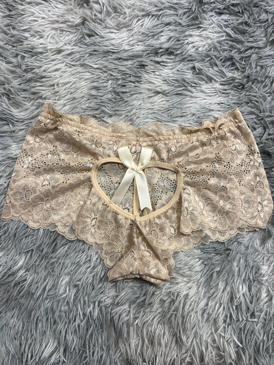 Cachetero Con Corazón Atrás Beige