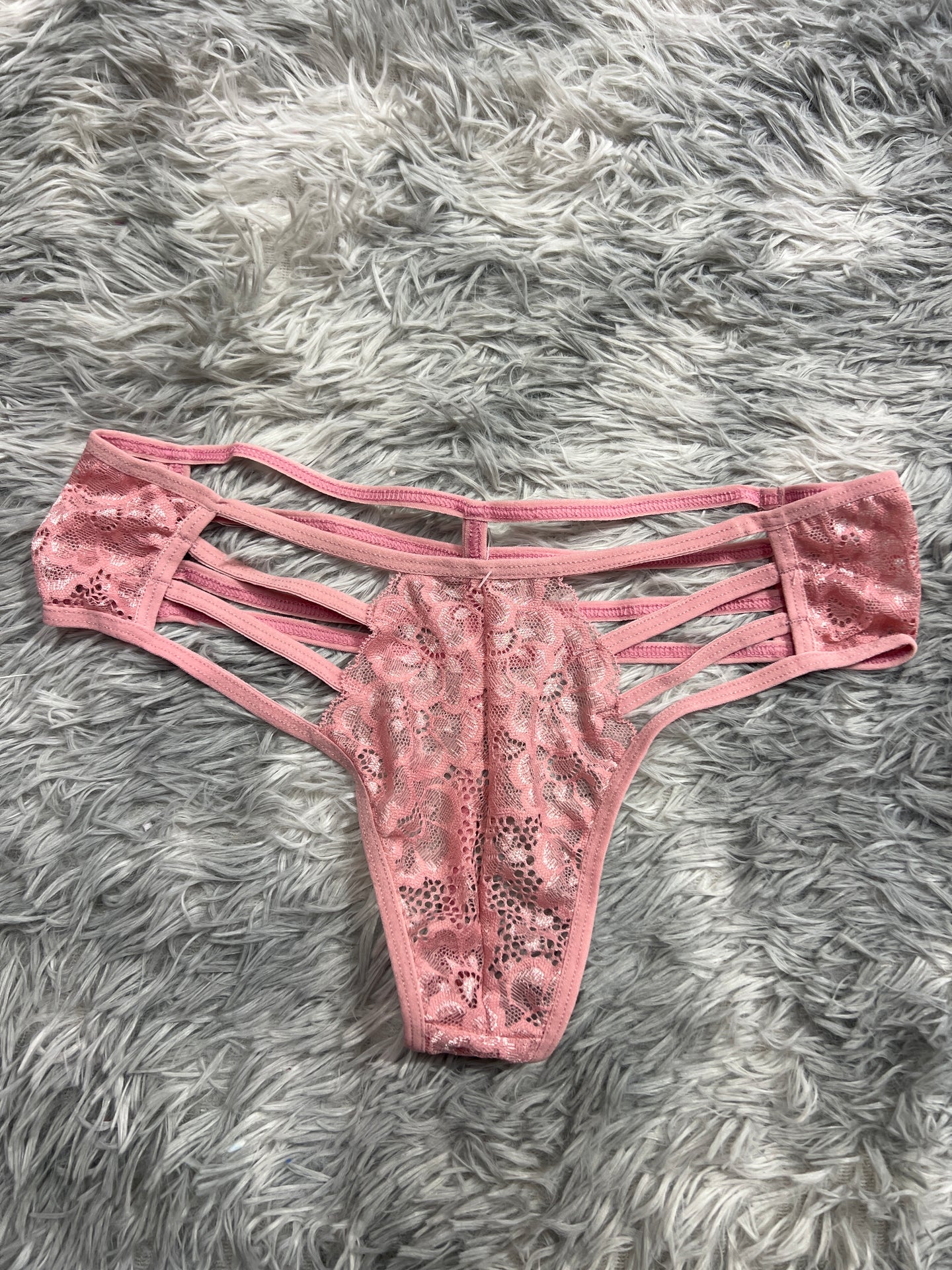 tanga de líneas rosa