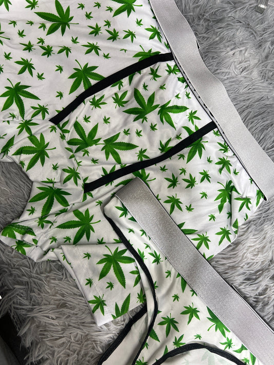 Marihuana Fondo Blanco Duo Con Tanga Xl