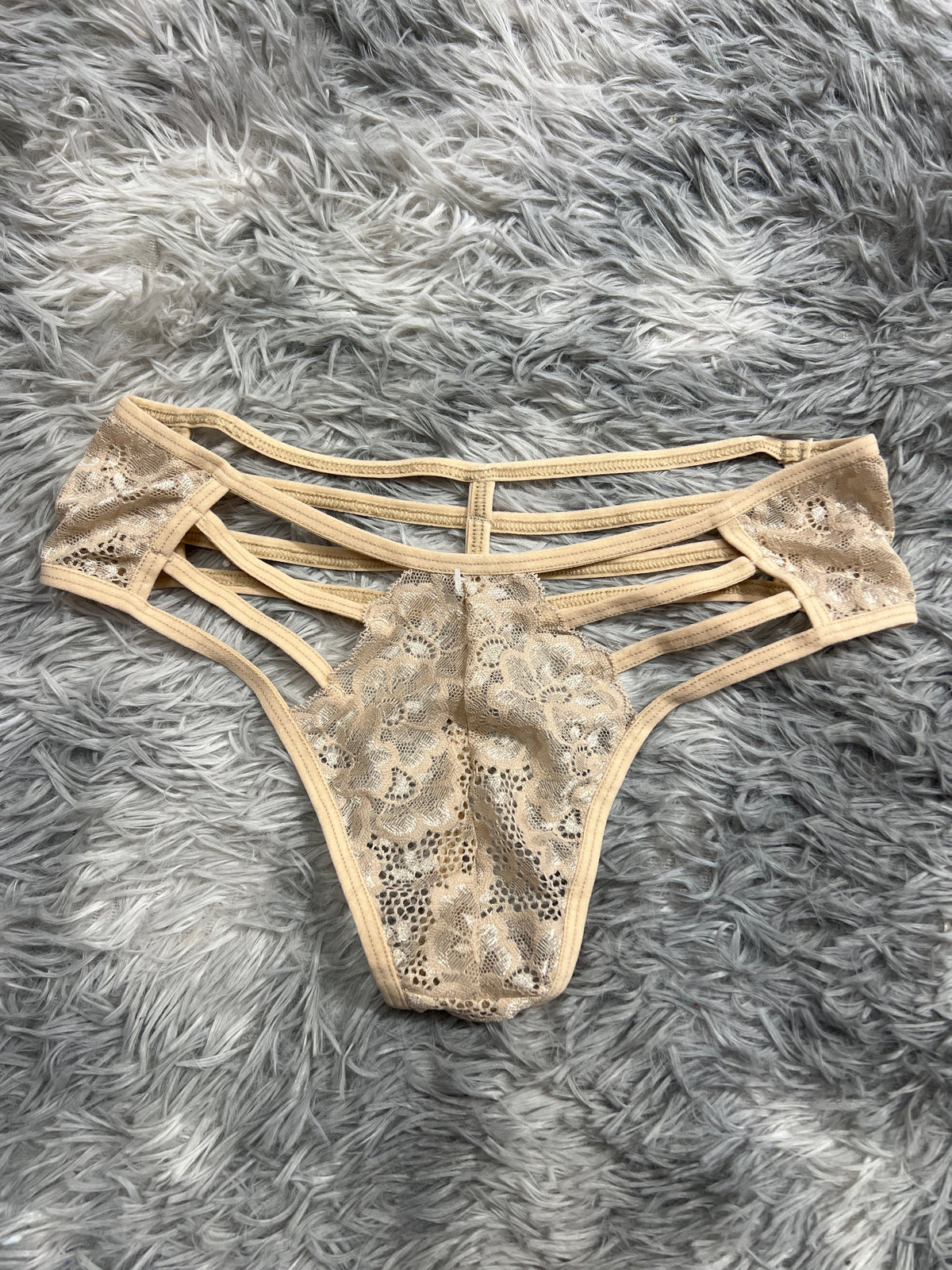 Líneas Beige Tanga