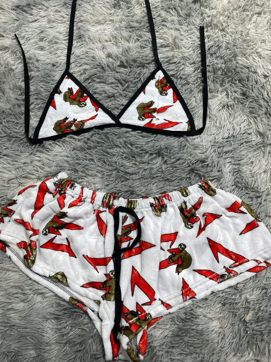 Corridos tumbados fondo blanco Top con short unitalla de afelpado