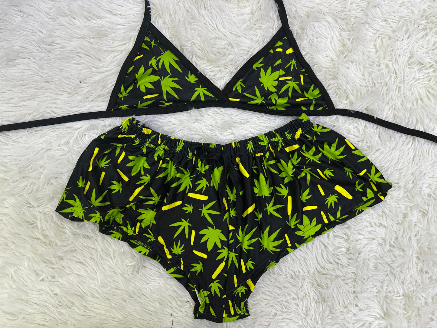 Cannabis Print Shorts Verde duo short con top