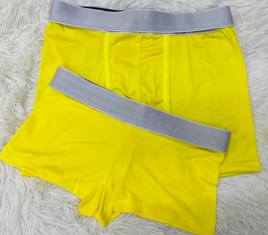 Boxer con boxer en color amarillo.