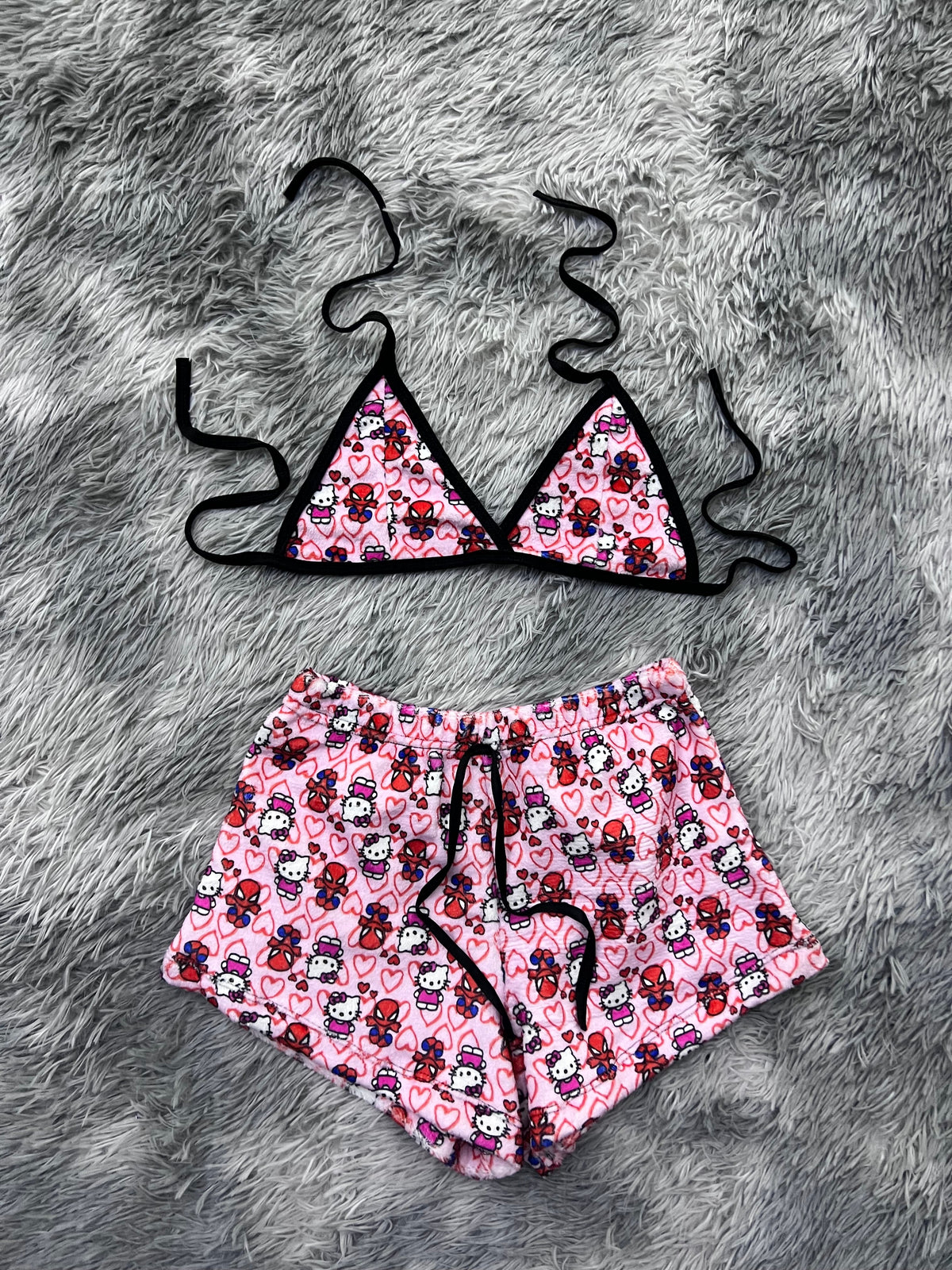 Hello Kitty Spiderman Fondo Rosa Top Con Short Unitalla De Afelpado