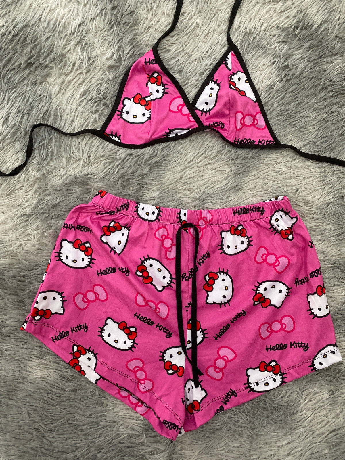Hello kitty caras y moños fondo rosita Top Con Short Unitalla De Brush