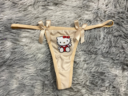 Hello kitty color carnita  Tanga de dama delgada