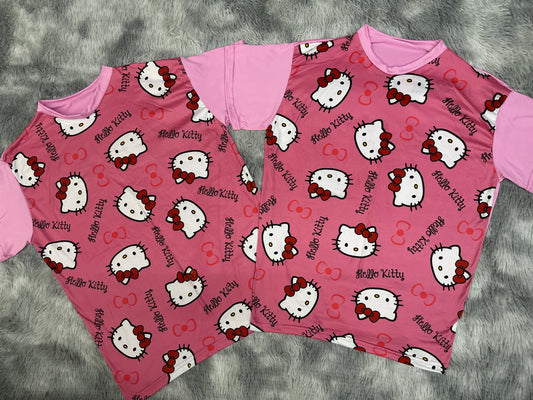 Hellokitty cabeza fondo rosa Dúo de playera!