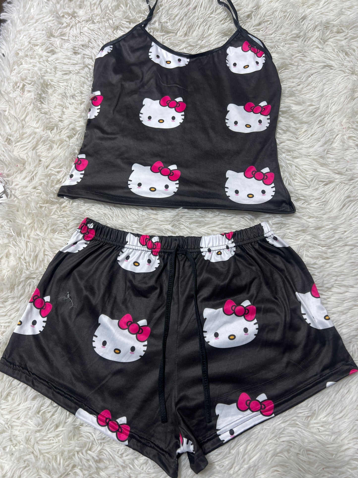 Hello kitty caras negro blusa con short