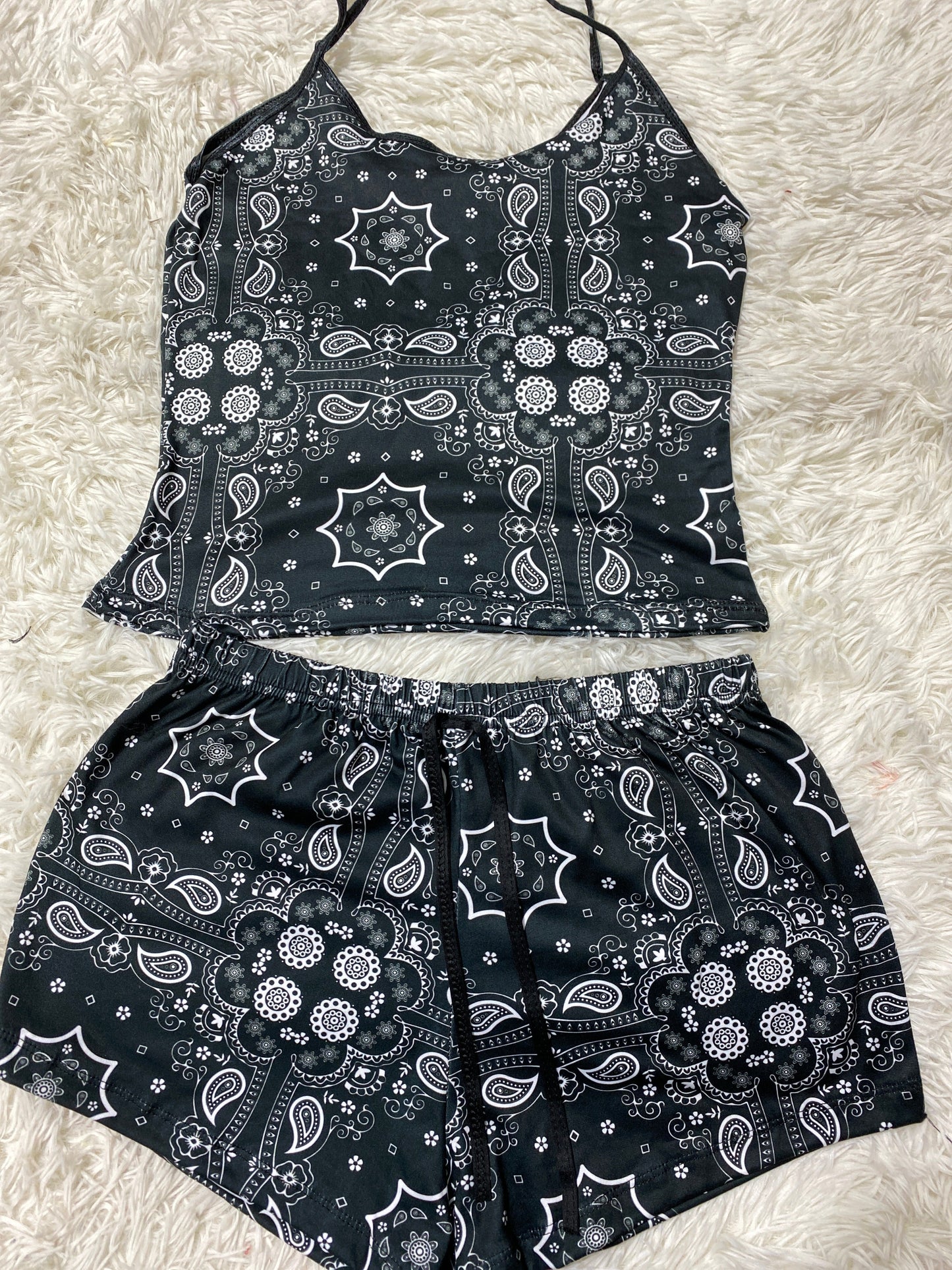 Figuras negro blusa con short