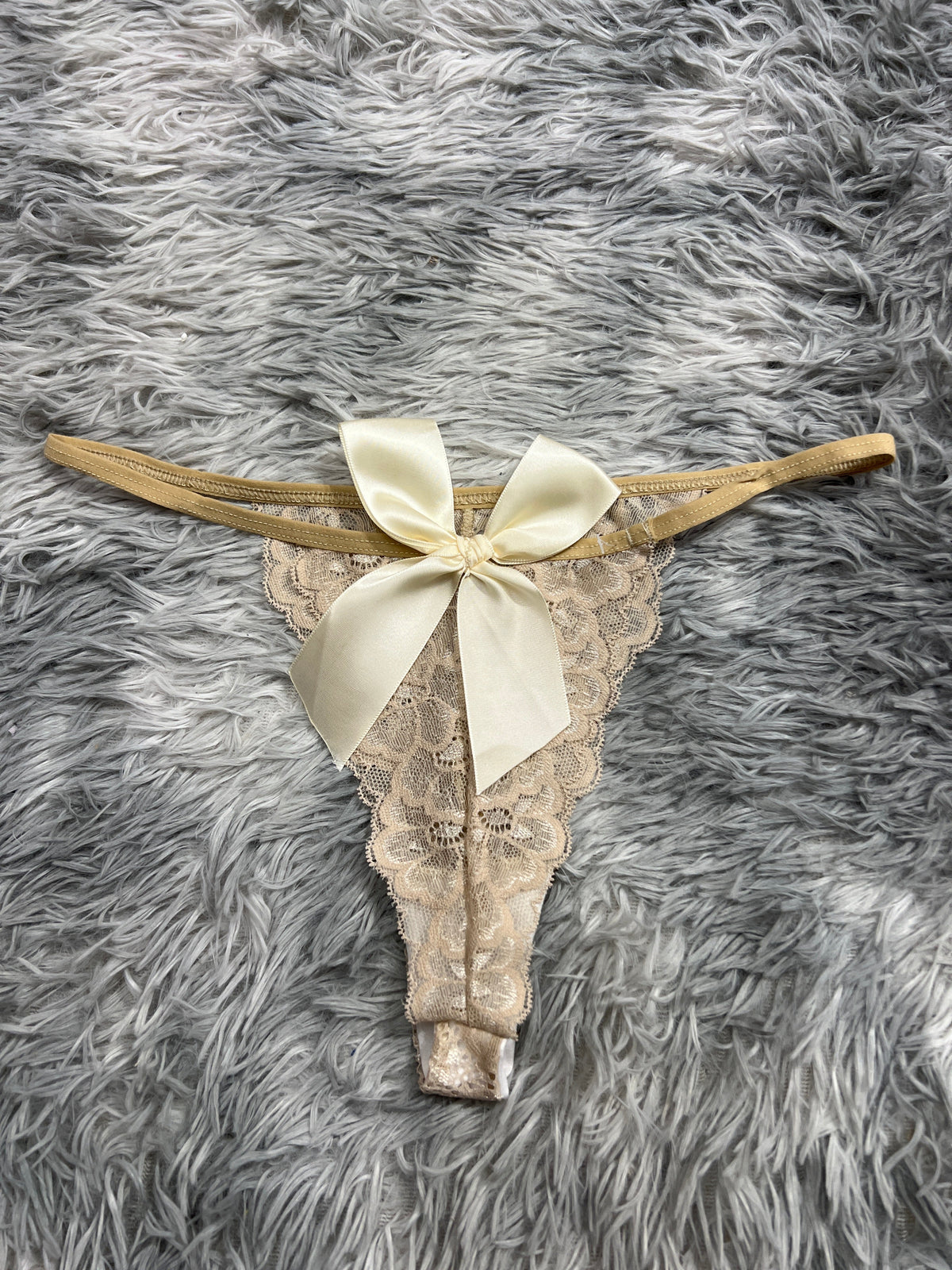 Moño Grande Beige Tanga De Dama