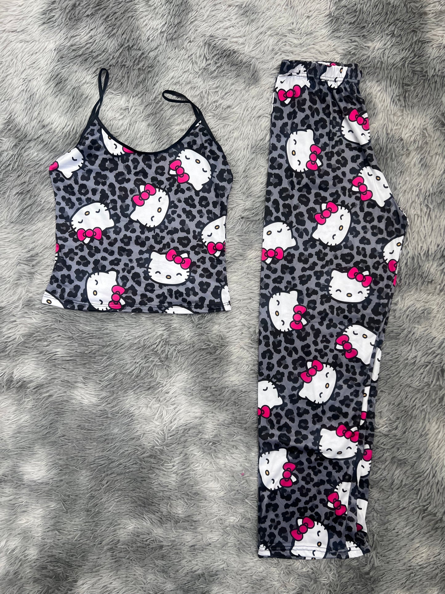 hello kitty animal print gris Blusa con pantalón pijama de dama