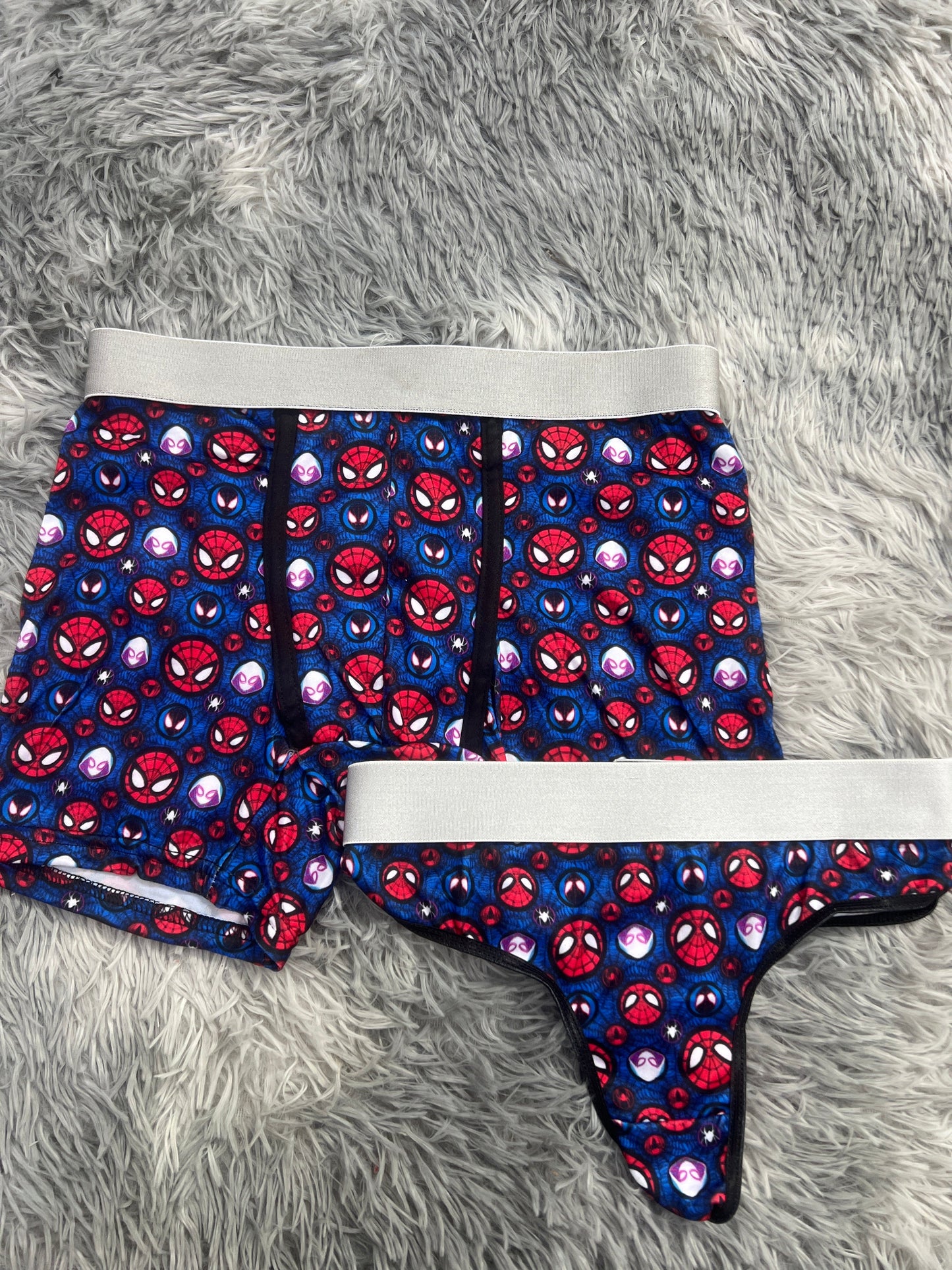 Spiderman y Gwen fondo azul duo unitalla con tanga