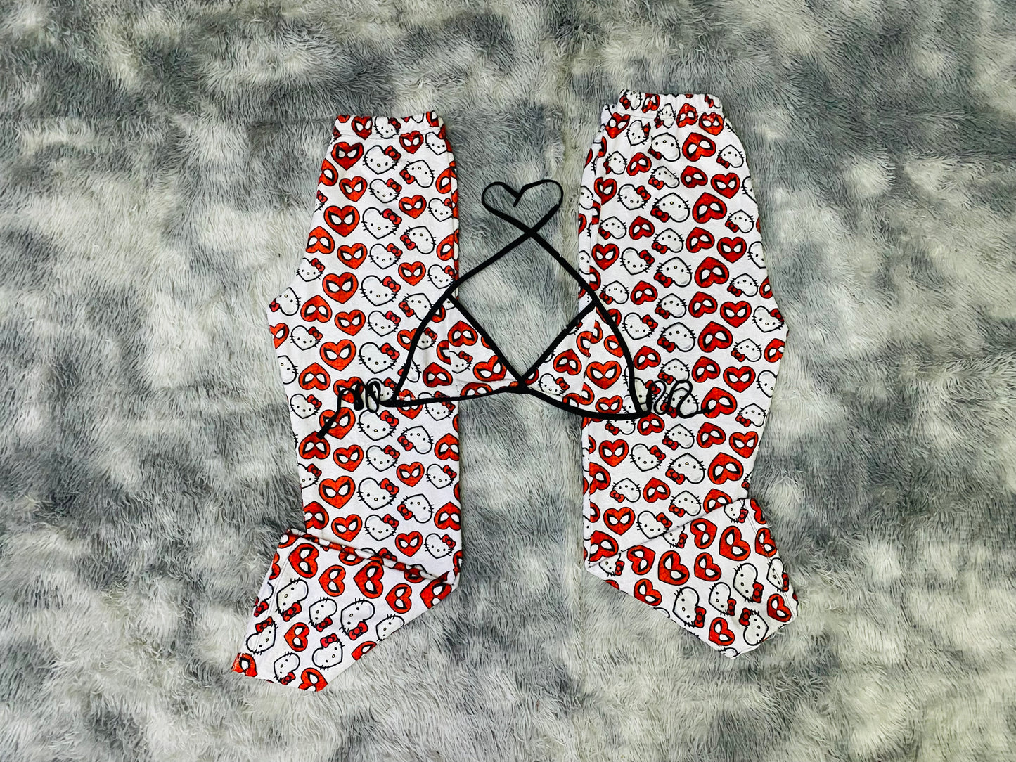 Kitty Spiderman Corazon (Fondo Balnco) pijama afelpada duo