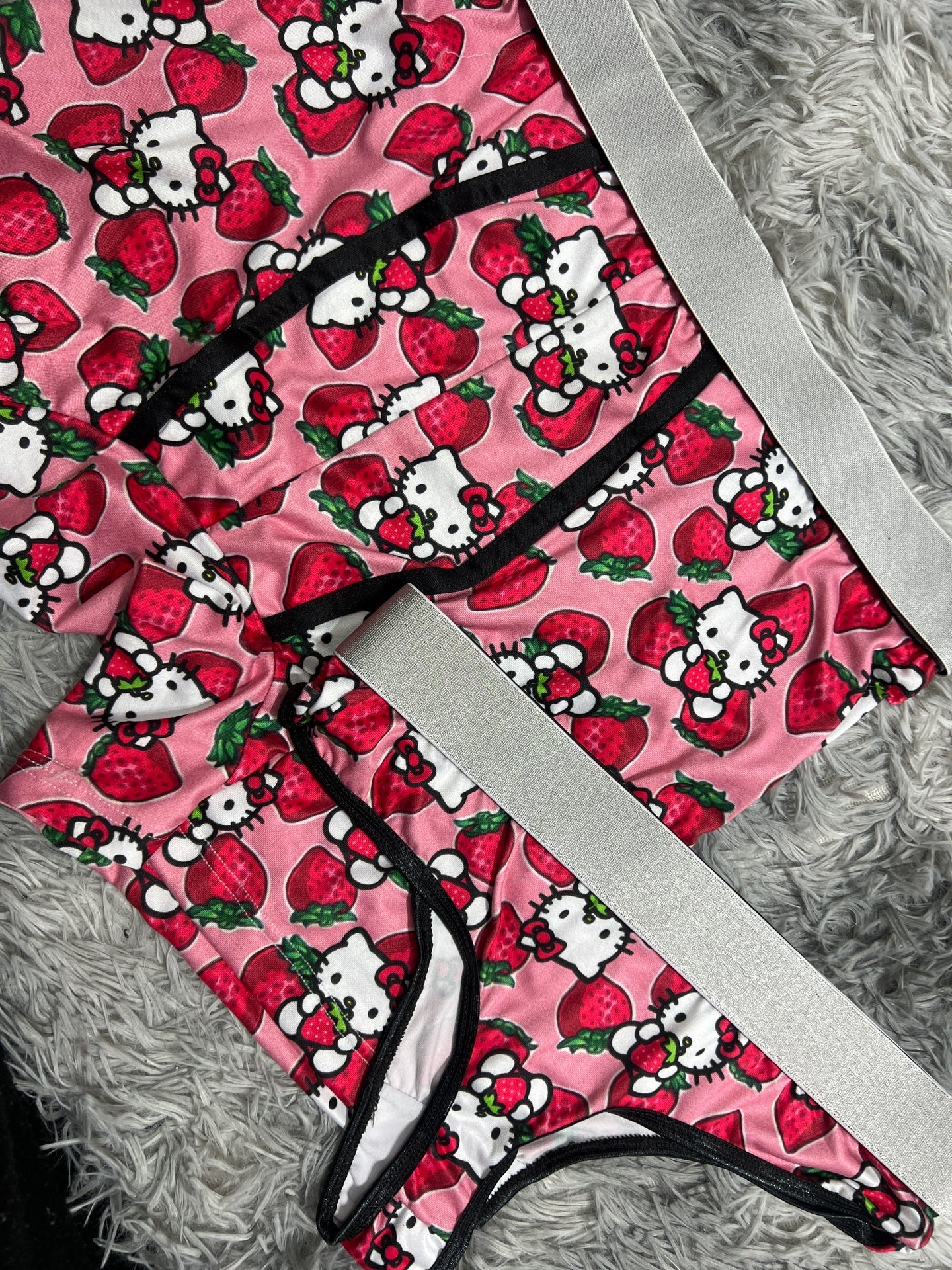 hello kitty fresas de tanga XL