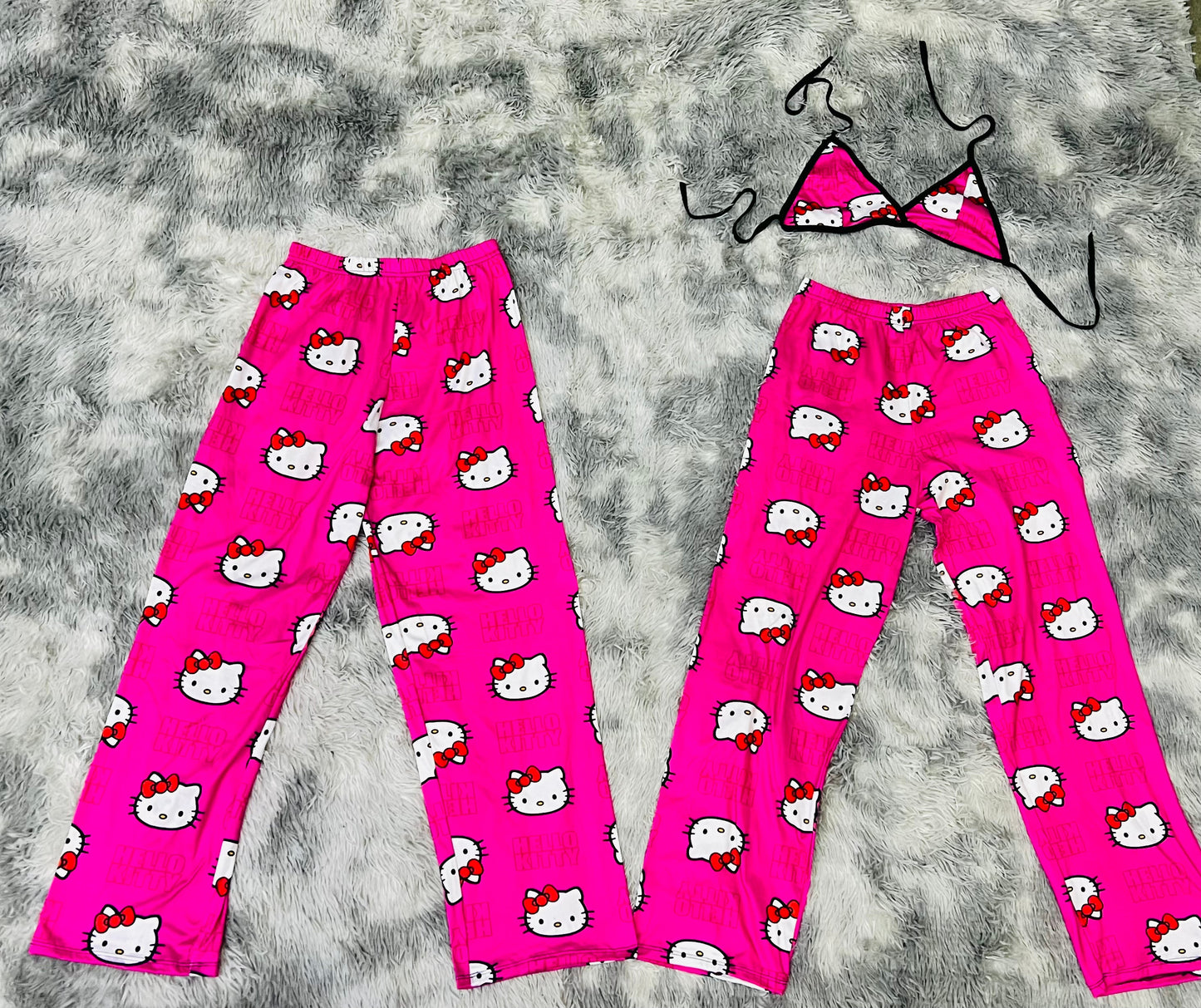 Hello Kitty Rosa Duo de pijama afelpada.