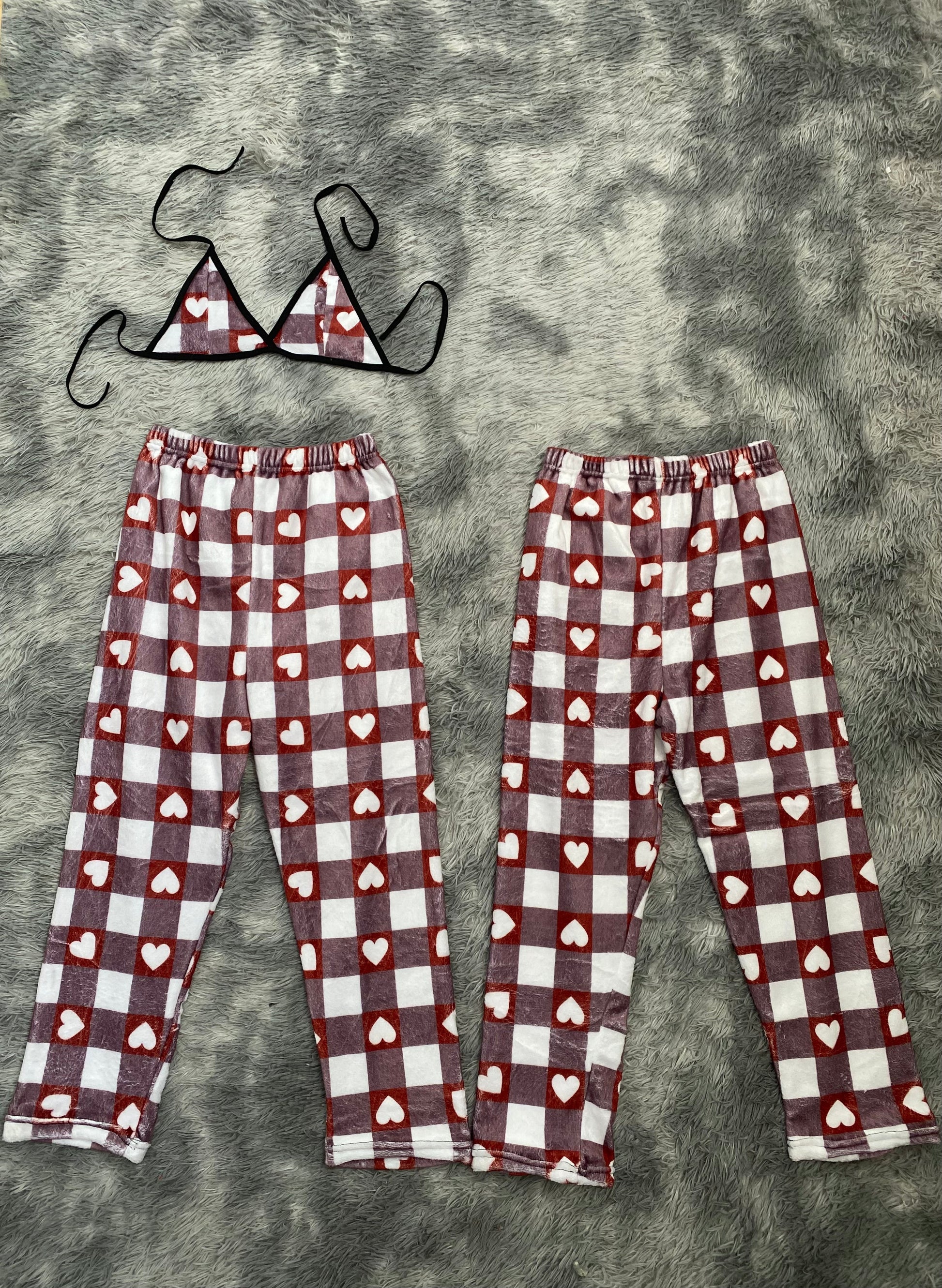 Corazones, cuadros rojos y blancos Duo de pijama afelpada - Fundies